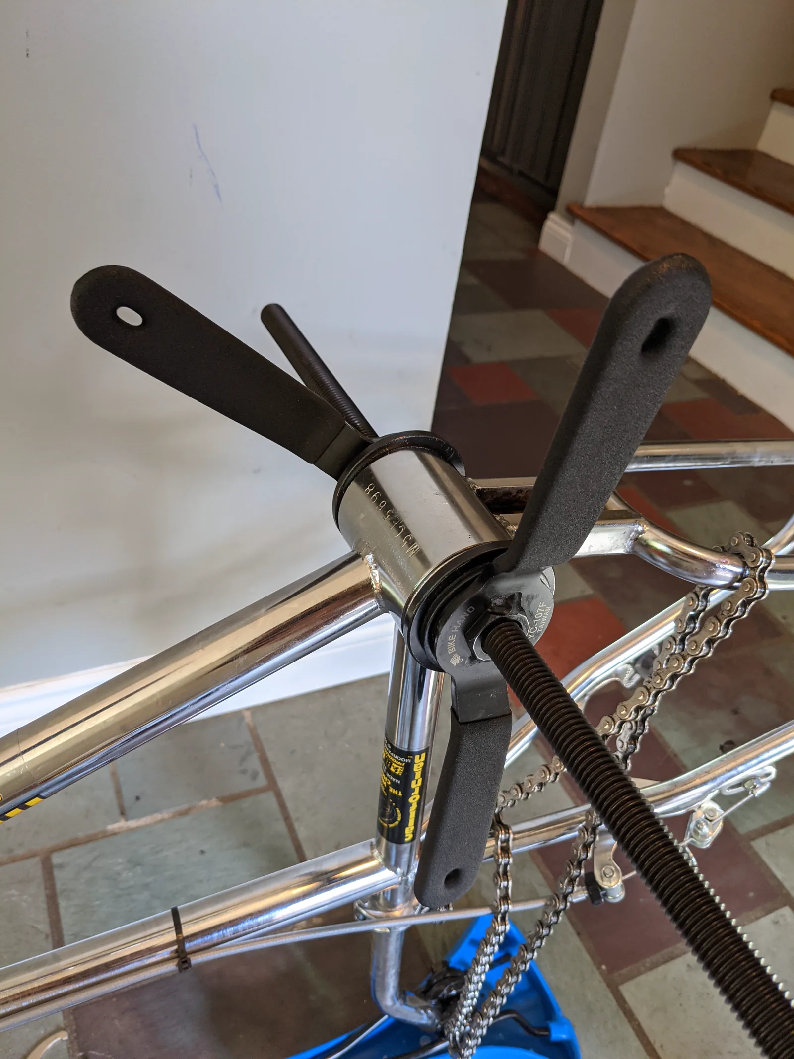 Tooling fitted around the blue Californian’s one-piece crank during the Power Plate replacement.