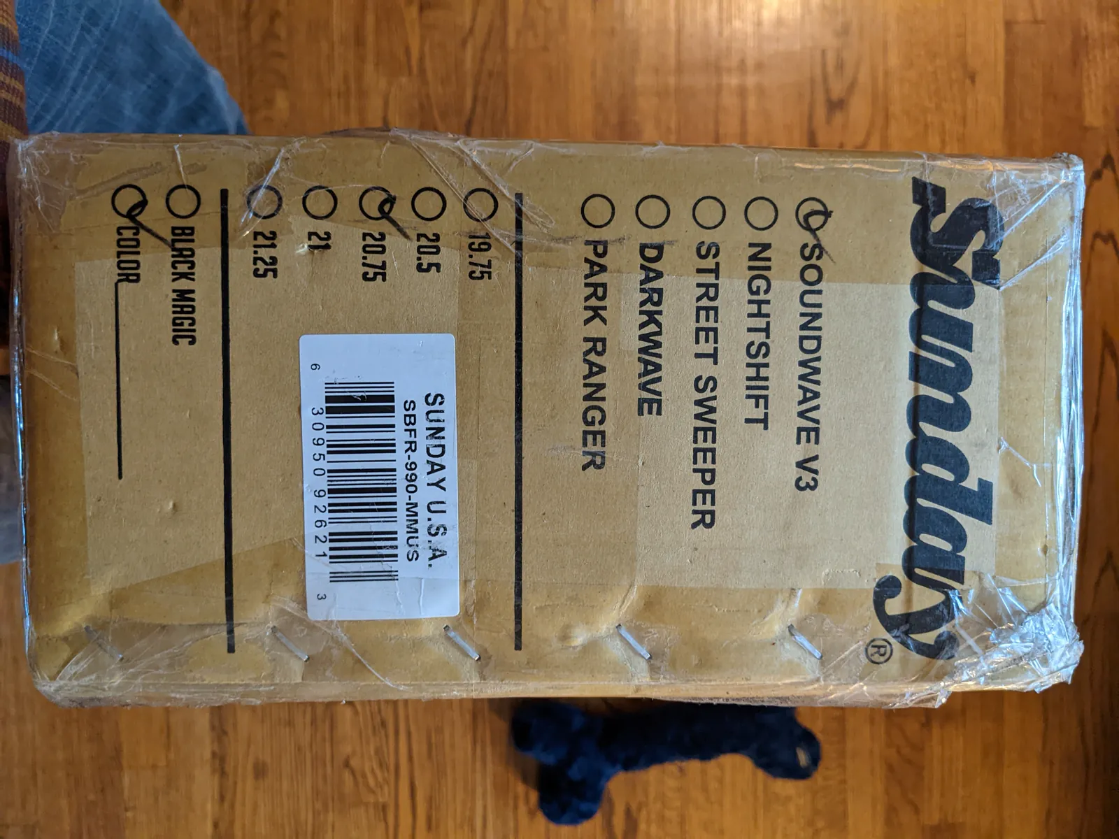 Sunday carton panel listing Soundwave V3 and frame-size choices, with the 20.75 option marked and a shipping label.